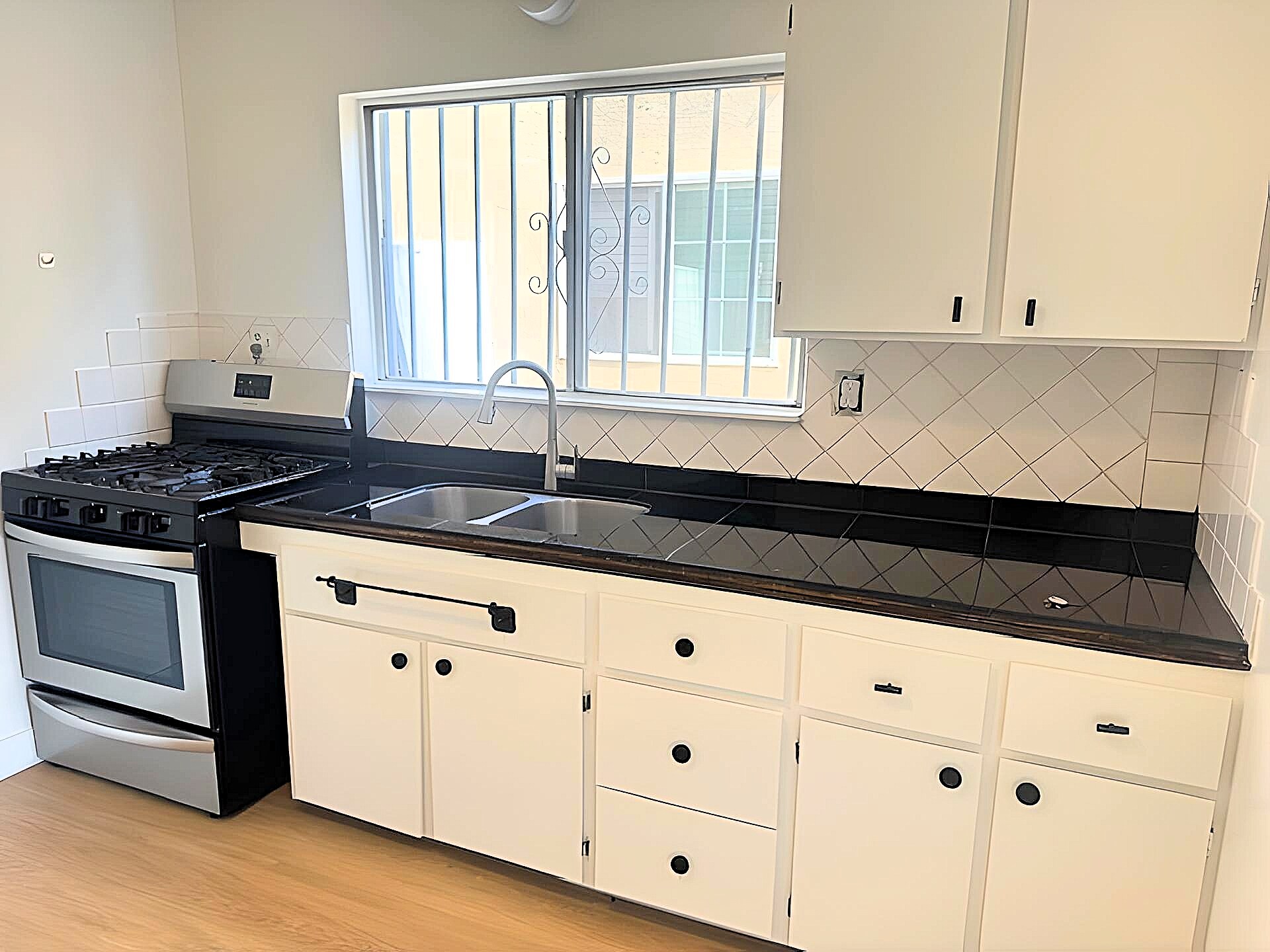 Building Photo - 849 N Vendome St