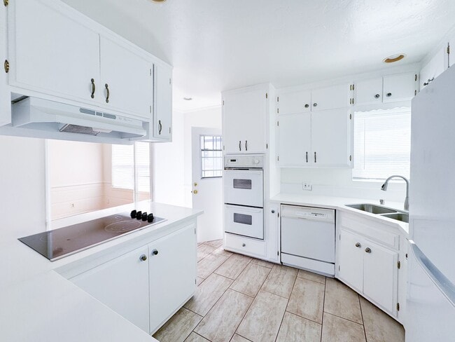 Building Photo - Beautiful Spacious 3bd 2ba