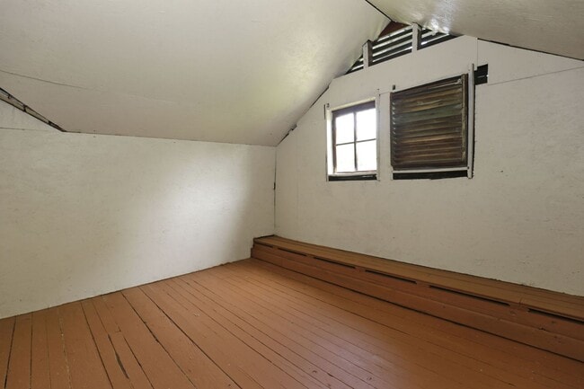 Building Photo - Spacious 4-Bedroom Home with Modern Upgrad...