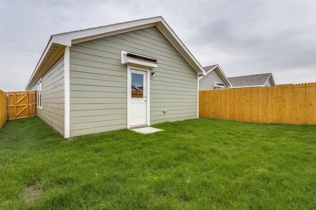 Building Photo - 127 Sunflower St