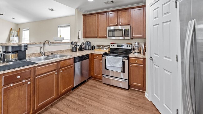 Building Photo - Beautiful 3 Bedroom Home in Port Wentworth with Fenced Backyard and Community Pool