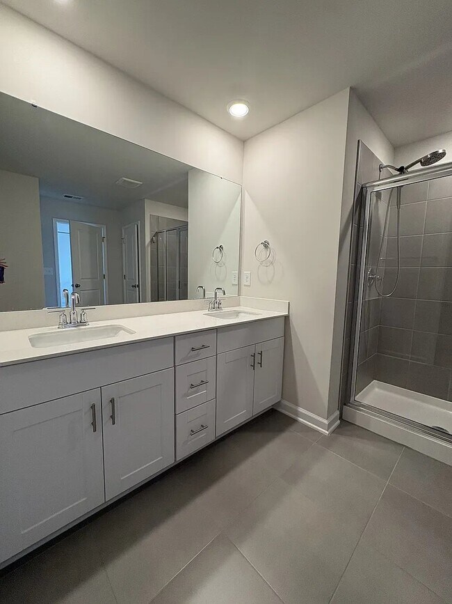 Building Photo - 2700 Grand Mdw Dr