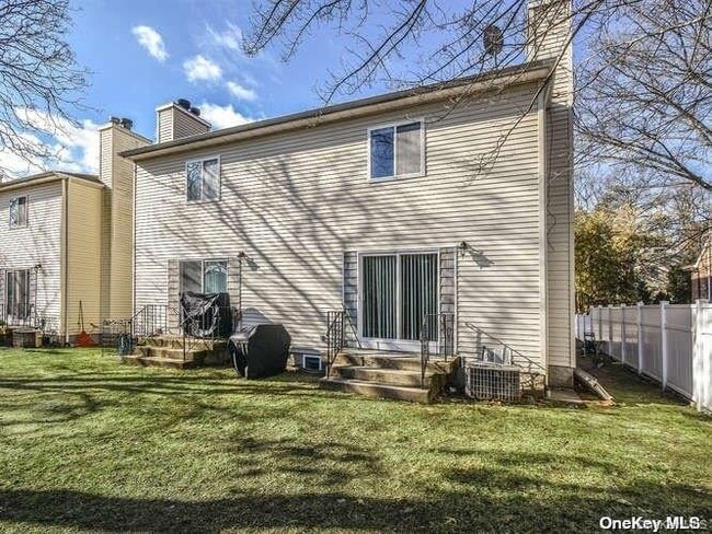 Building Photo - 62 A Linwood Rd N