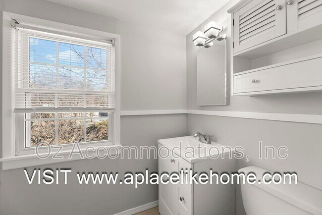 Building Photo - 7404 Village Dr