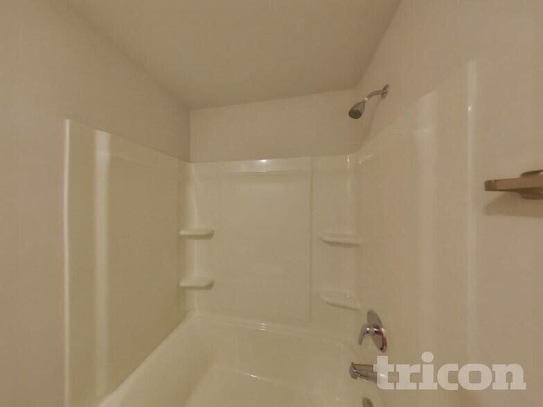 Building Photo - 100 Heard Ln