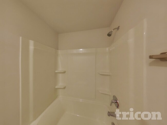 Building Photo - 100 Heard Ln