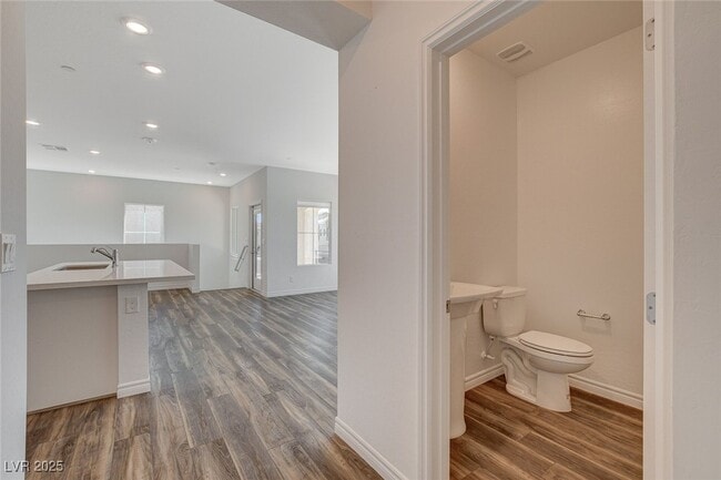 Building Photo - 206 Callen Falls Ave