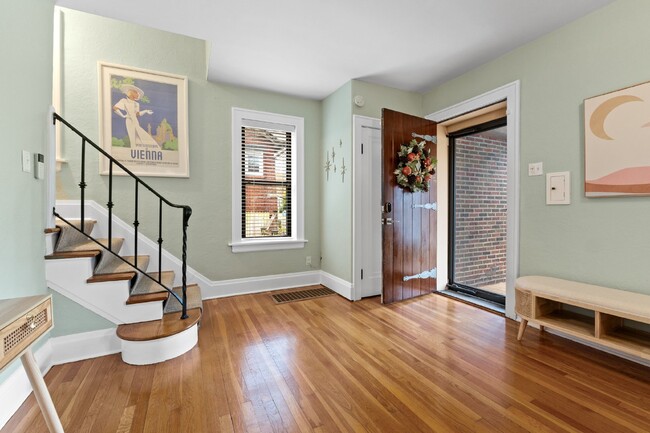 Building Photo - Charming 3-Bedroom Home in Webster Groves!