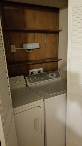 Building Photo - 2772 University Ave