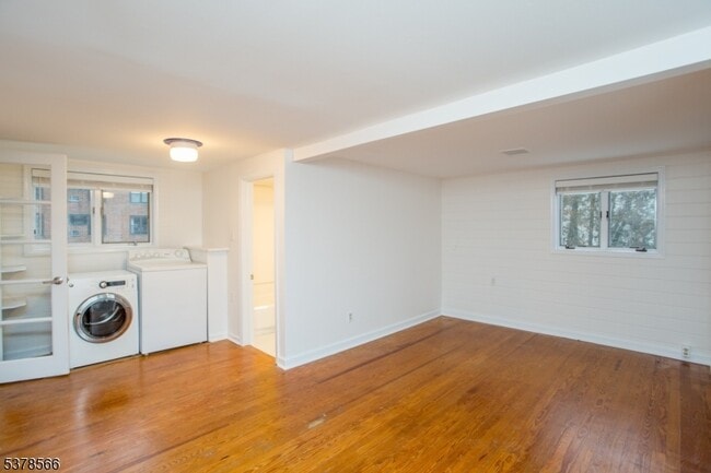 Building Photo - 67 Ferry St