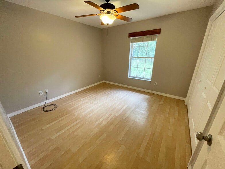 Building Photo - 417 SW Barney St