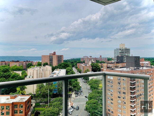 Building Photo - HENRY HUDSON PKWY W