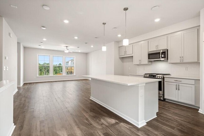 Building Photo - 1577 Halbrook Pl SW