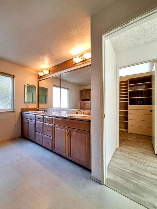 Building Photo - Spacious Two-Story 3bd Townhouse With Private Patios, Balcony, & Garage