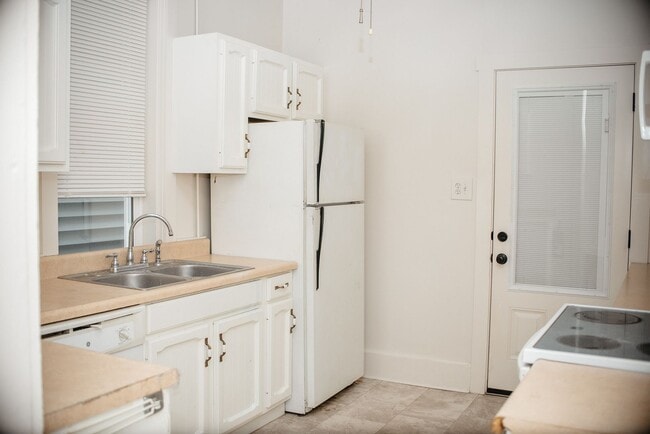 Building Photo - 204 E High St