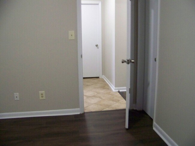 Building Photo - BARTON'S LANDING