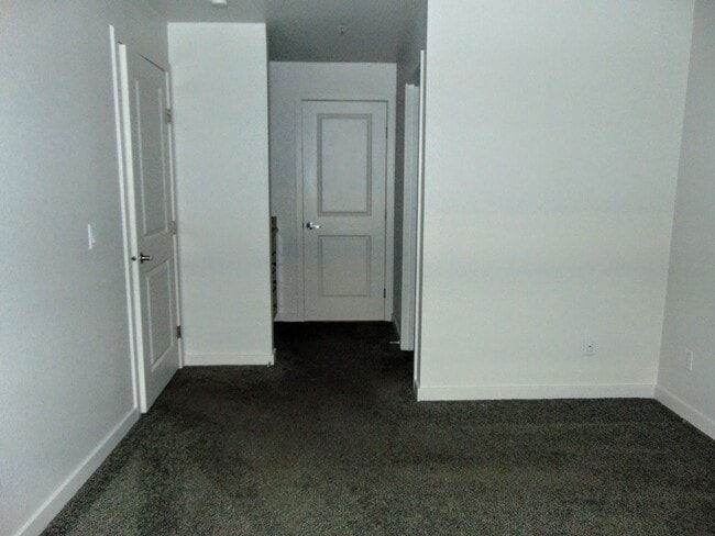 Building Photo - 2 Bedroom/1 Bath Luxury Beacon Hill Condo,...