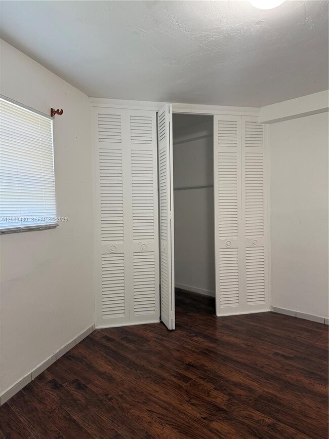 Building Photo - 1667 NE Miami Gardens Dr