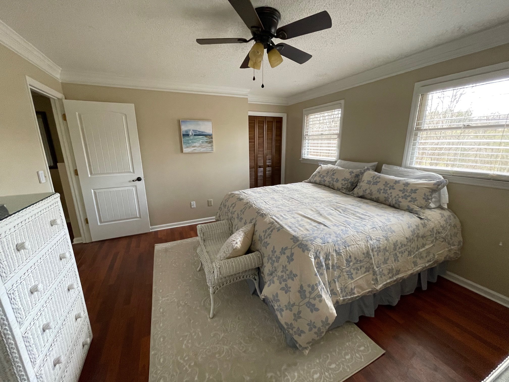 Building Photo - 348 River Rd