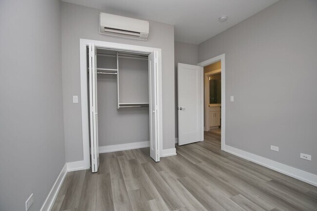 Building Photo - 3948.5 N Janssen Ave