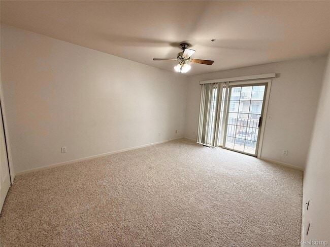 Building Photo - 29419 Glen Oaks Blvd E