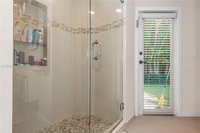 Building Photo - 375 Harbor Ct