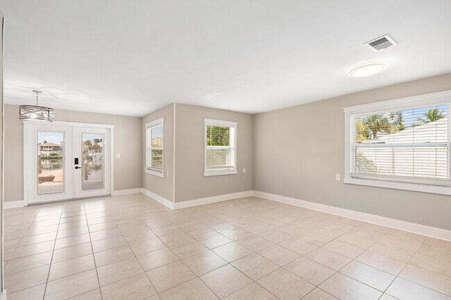 Building Photo - 231 E Madeira Ave