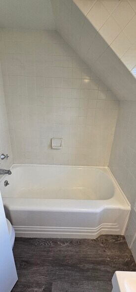 Refinished tub - 368 Court St