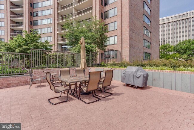 Building Photo - 1805 Crystal Dr