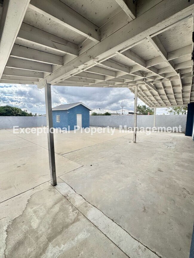 Building Photo - 8047 Laurel Ave