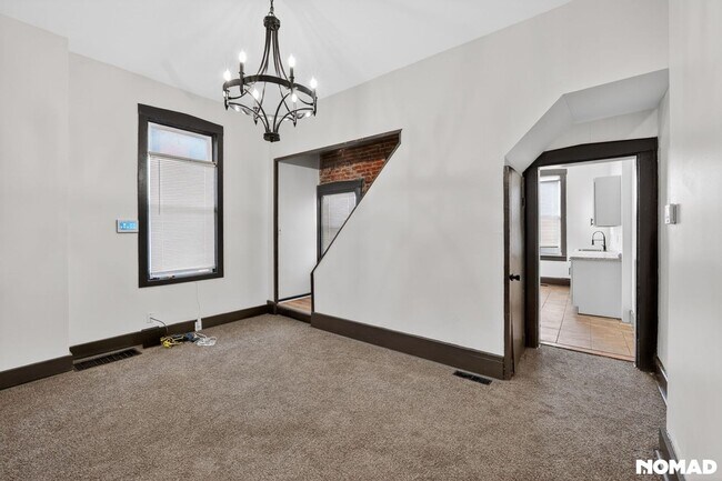 Building Photo - 2 Bedroom Townhome in Saint Louis