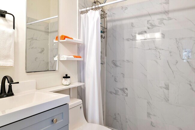 Building Photo - 118 S J St