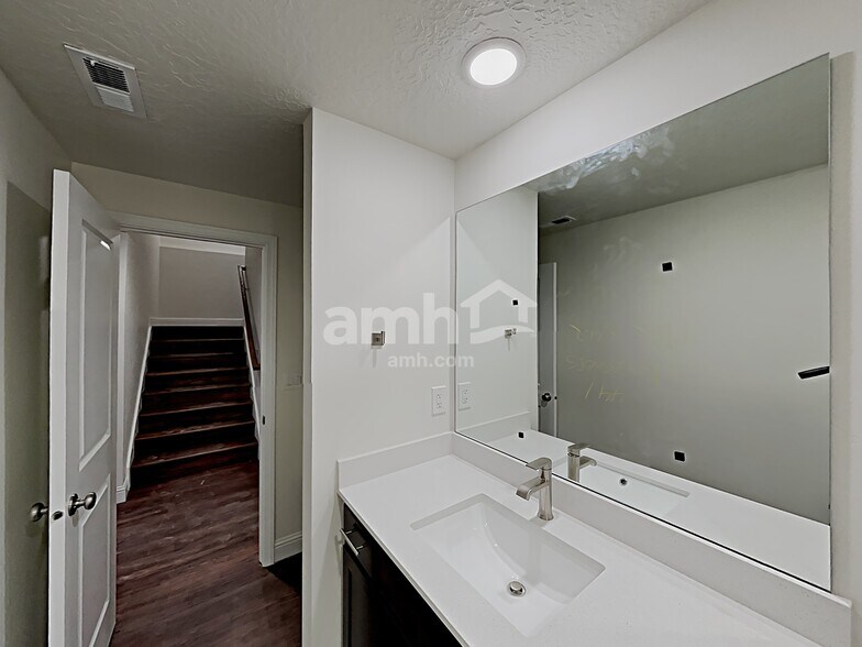 Building Photo - 2434 E Buckskin Way