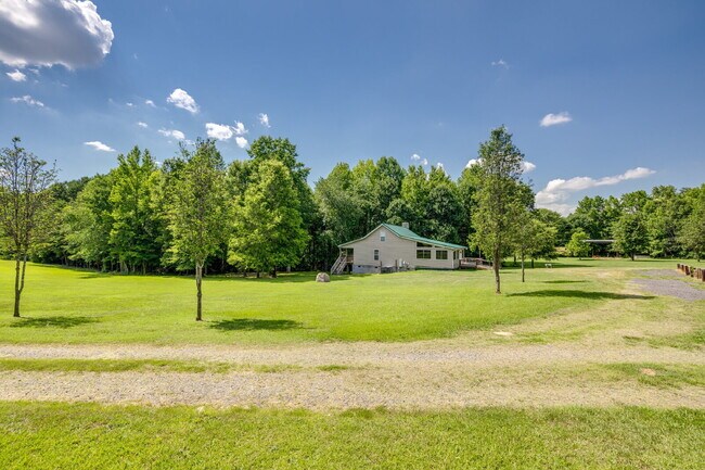 Building Photo - "Charming 2-Bedroom Furnished Retreat with Spacious Layout and 2.5 Baths in York, SC!"
