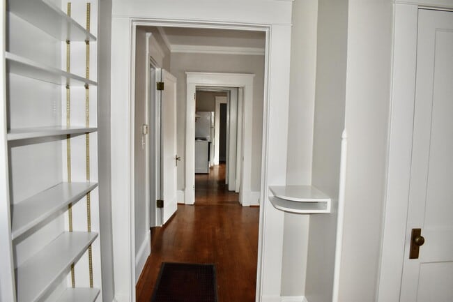 Building Photo - 929 Church St