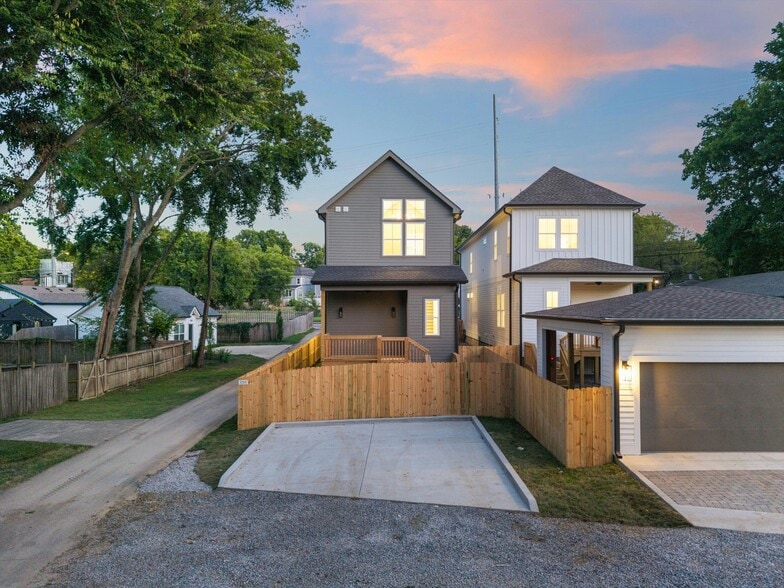 Building Photo - 2826 Clifton Ave