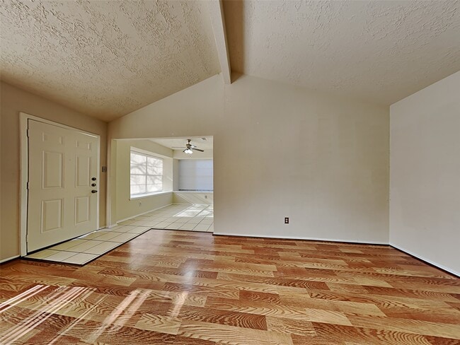 Building Photo - 16930 Barcelona Dr