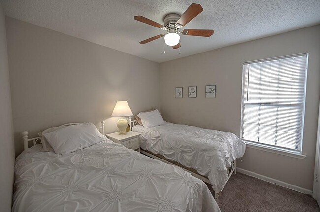 Building Photo - 5393 Kirk Dr