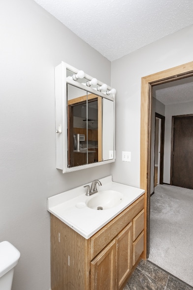 Building Photo - 344 6th Ave S