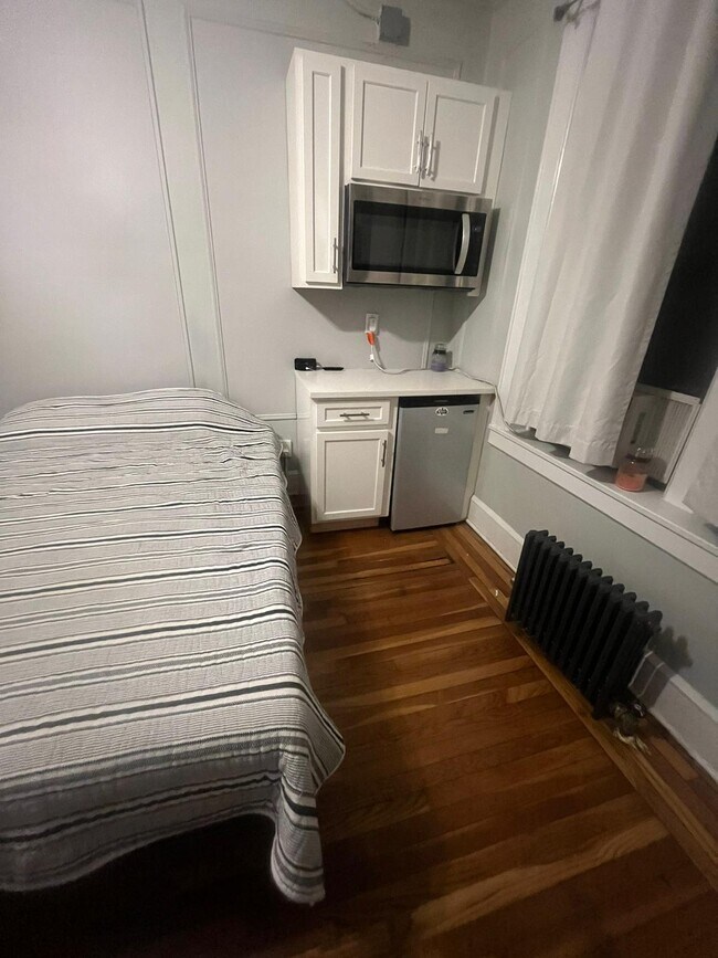 Building Photo - 1144 E Grand St