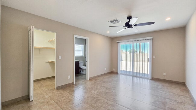 Building Photo - 11740 N 74th Dr