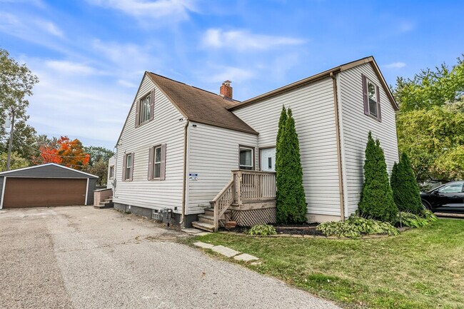 Building Photo - 14926 E 10 Mile Rd