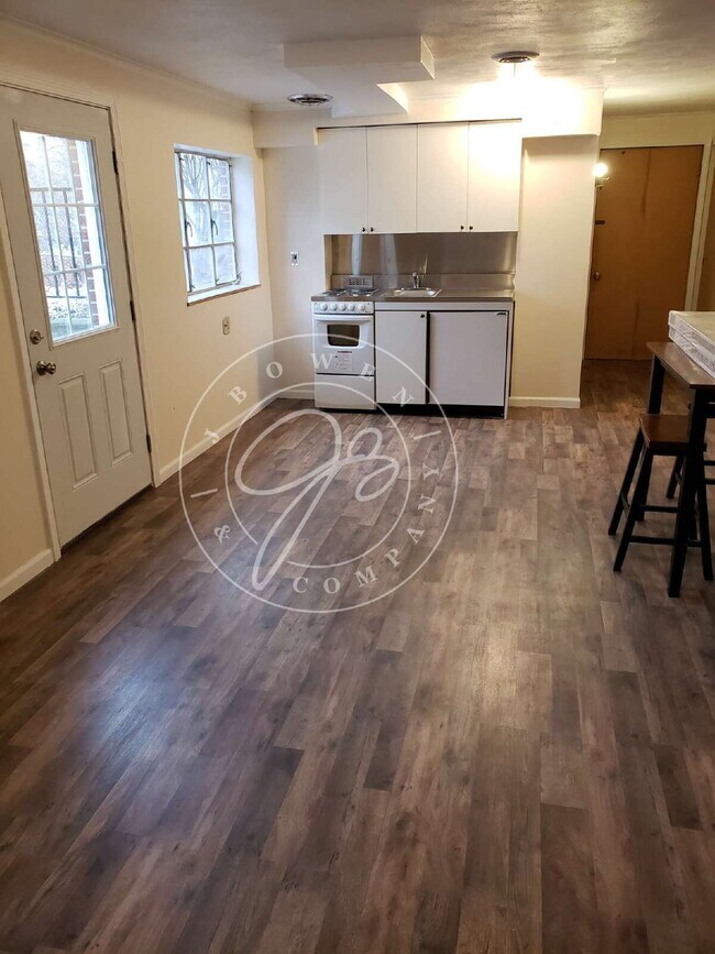 Building Photo - 1 Bedroom Efficiency in Ottawa Hills! All ...