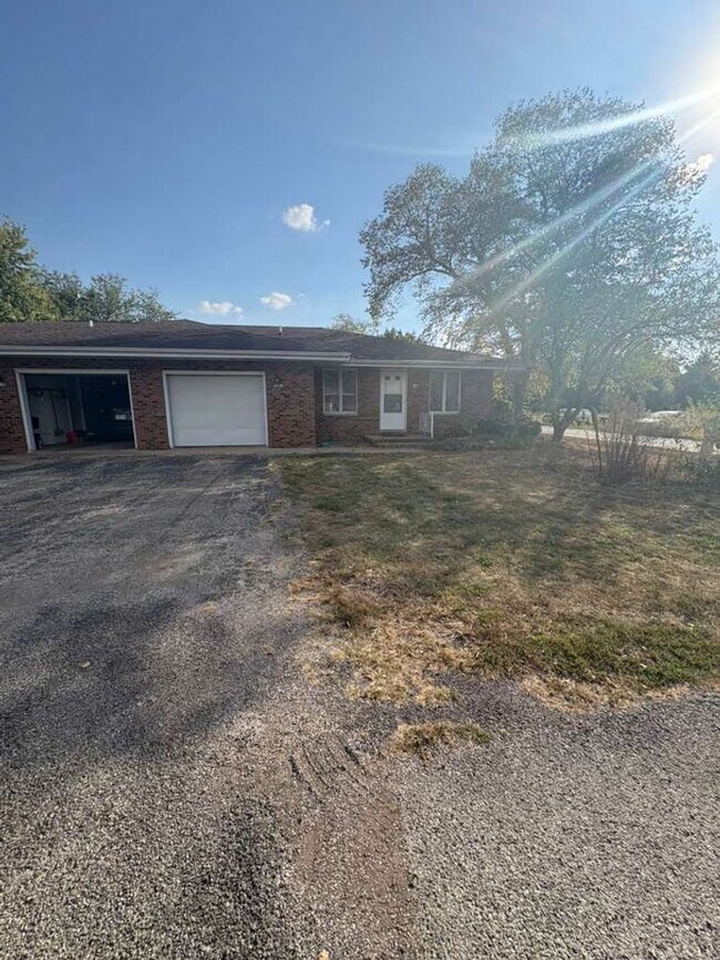 Building Photo - 24159 Evergreen Ct
