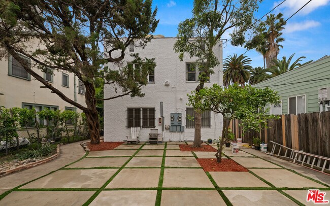 Building Photo - 5729 Carlton Way