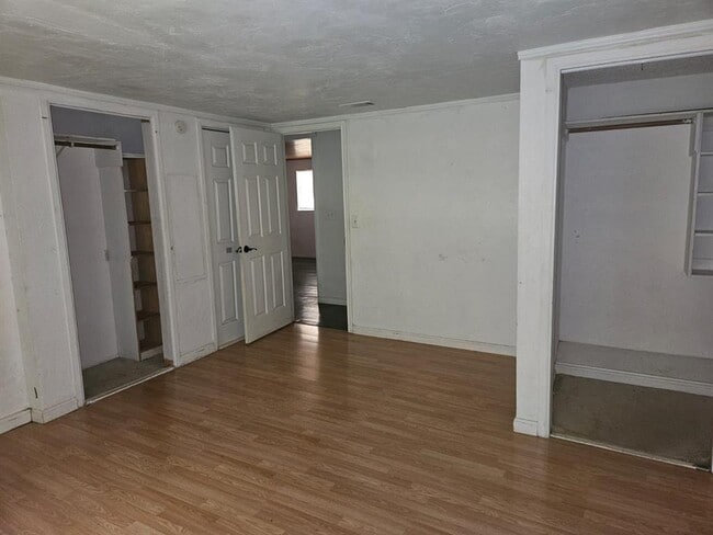 Building Photo - 907 Neches St