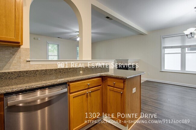 Building Photo - 1302 Isle Pointe Dr