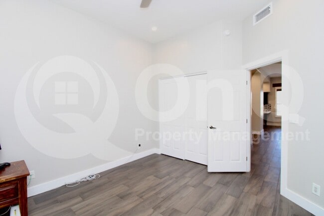 Building Photo - 6022 E Carriage Dr