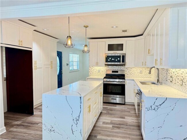 Building Photo - 3324 Davidson Pl