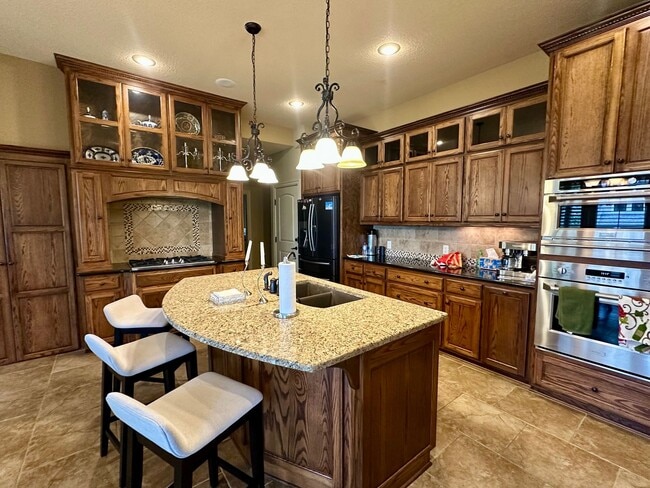 Building Photo - {9003} Wilshire Farms Reverse 1.5 Story Ho...